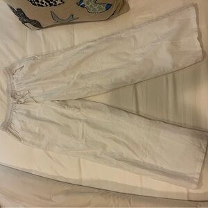 Super cute white wide leg linen pants